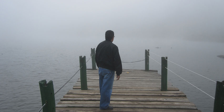 Muelle con neblina